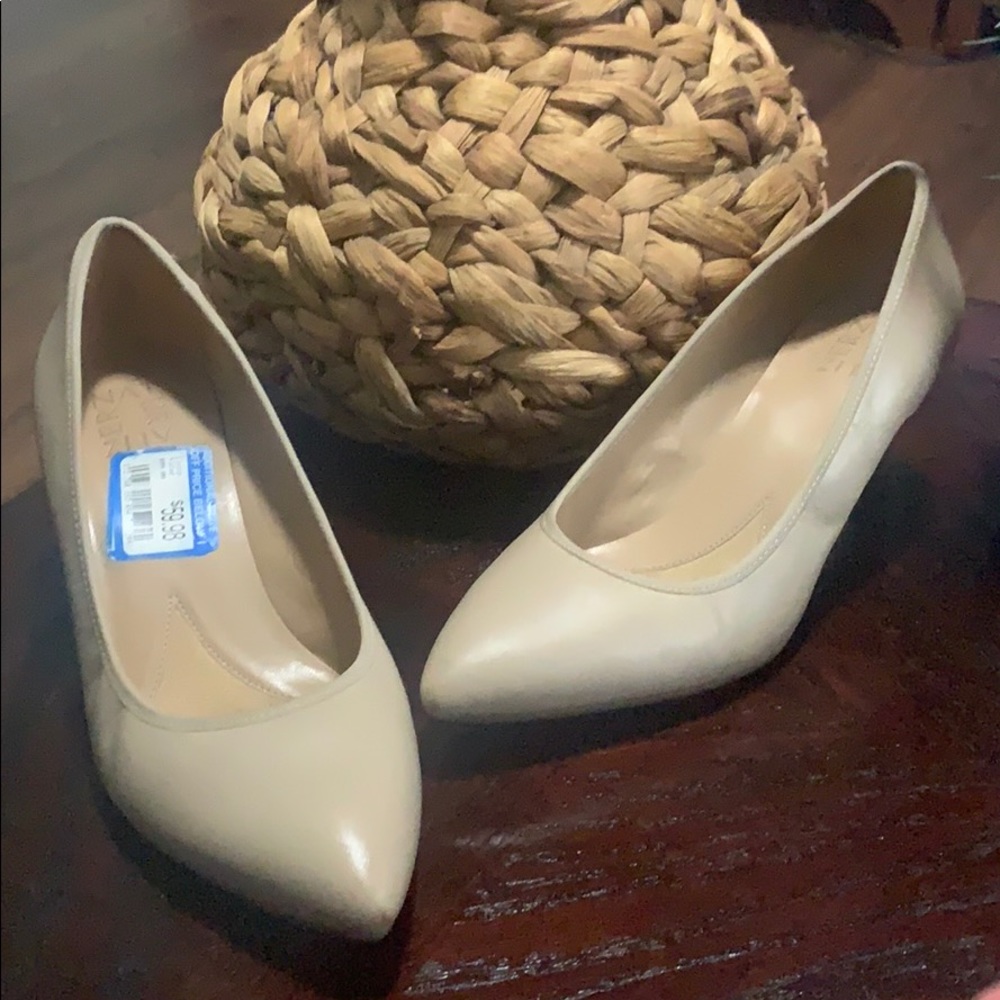 Naturalizer tan Oden 3 inch heels